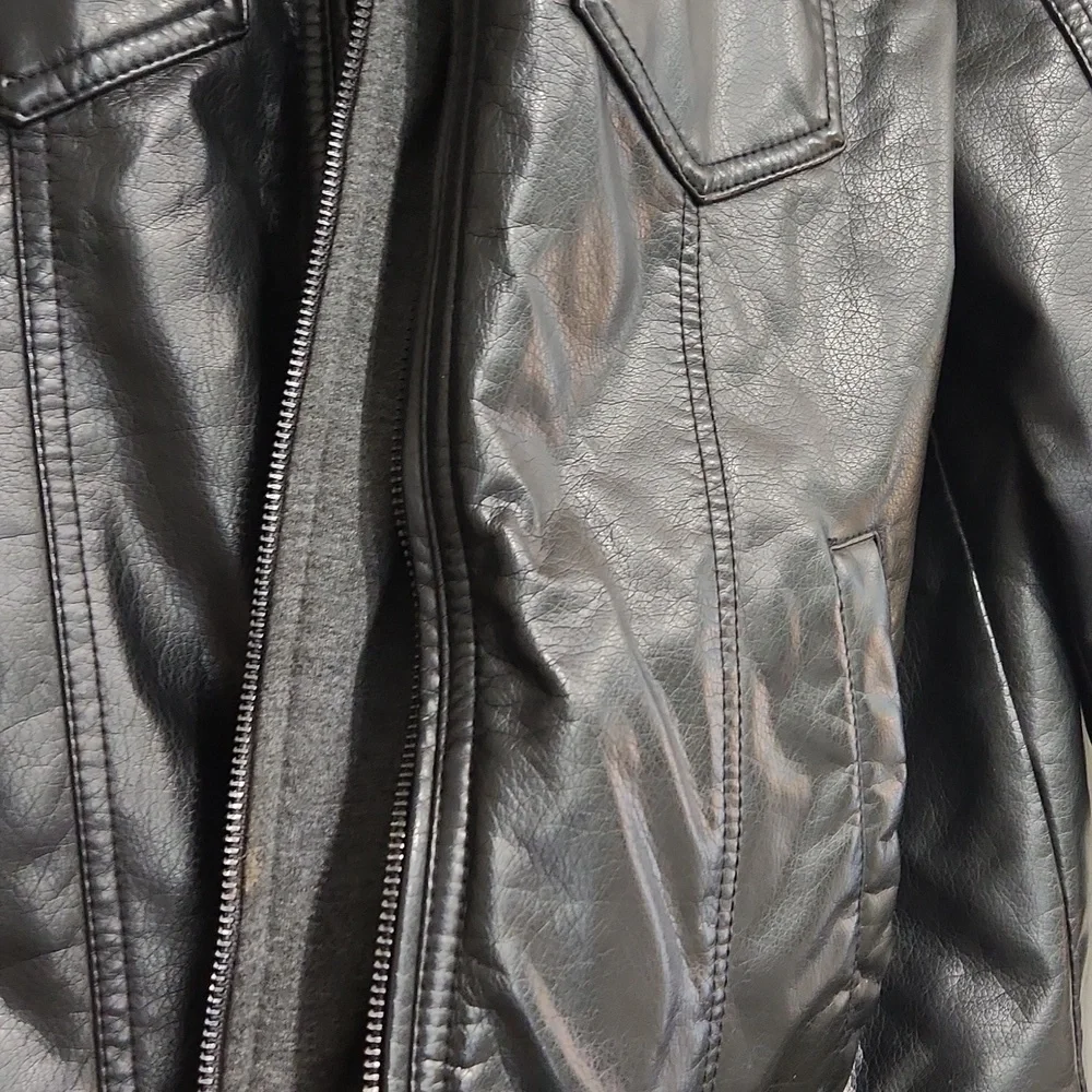 LEVI’S • Men's Faux Moto Leather Trucker Hoody with Sherpa Lining Size Medium